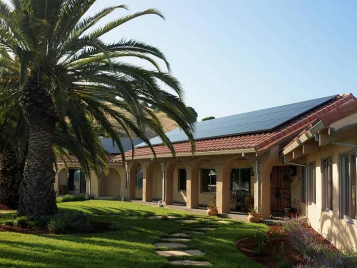 Solar Company Installs Solar Panels